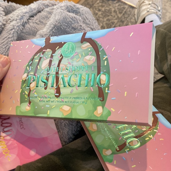 BH Cosmetics Sweet Shoppe collection in Pistachio (St. Patrick’s Day makeup!) - Picture 5 of 6